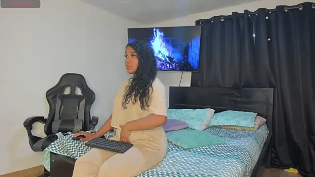 Snapshot of madisonbrunette chatting on October 15, 2025, 10:51 pm madisonbrunette online show from October 15, 2025, 10:51 pm