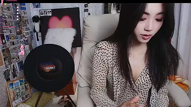 xiaotiantian-76 online show from December 5, 2025, 1:05 am