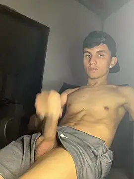 Snapshot of gabrielzinnnn085 chatting on February 27, 2026, 9:36 pm gabrielzinnnn085 online show from February 27, 2026, 9:36 pm