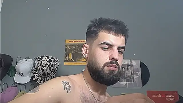 Snapshot of HairyRobxxx chatting on March 8, 2026, 6:22 pm HairyRobxxx online show from March 8, 2026, 6:22 pm