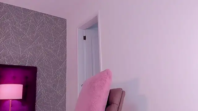 LiaCathaleya online show from April 17, 2026, 8:33 pm