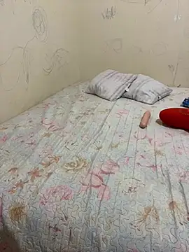 julianabun online show from February 3, 2025, 12:58 am