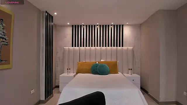 NiaSalvatore online show from September 21, 2025, 4:56 pm