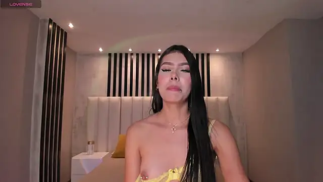 NiaSalvatore online show from March 13, 2025, 10:32 pm