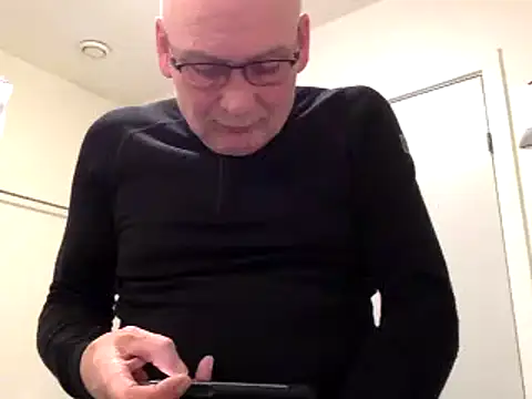 Snapshot of Parleg2 chatting on February 11, 2026, 6:41 pm Parleg2 online show from February 11, 2026, 6:41 pm