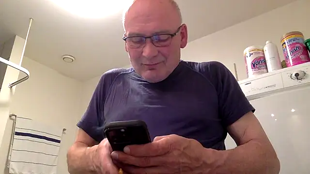 Snapshot of Parleg2 chatting on June 10, 2026, 5:47 pm Parleg2 online show from June 10, 2026, 5:47 pm