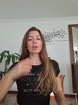 Snapshot of karina_warthon chatting on June 6, 2026, 5:40 pm karina warthon online show from June 6, 2026, 5:40 pm