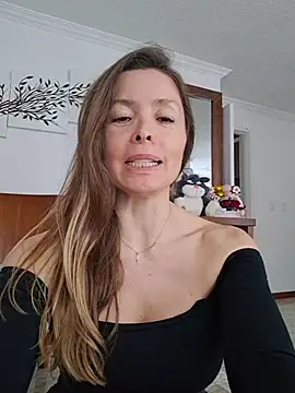 Snapshot of karina_warthon chatting on July 6, 2026, 5:48 pm karina warthon online show from July 6, 2026, 5:48 pm