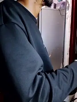 Snapshot of KMbesxxx chatting on December 5, 2025, 9:12 pm KMbesxxx online show from December 5, 2025, 9:12 pm