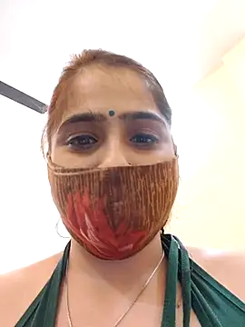 Snapshot of shreya1765 chatting on November 6, 2025, 11:03 am shreya1765 online show from November 6, 2025, 11:03 am