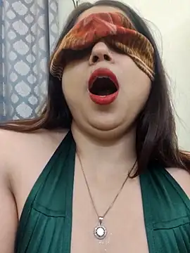 Snapshot of shreya1765 chatting on October 22, 2025, 11:42 am shreya1765 online show from October 22, 2025, 11:42 am