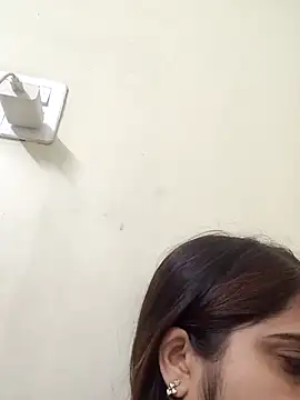 Snapshot of shreya1765 chatting on November 23, 2025, 4:28 pm shreya1765 online show from November 23, 2025, 4:28 pm