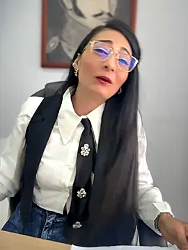 BELLA--26 online show from November 27, 2025, 1:44 pm