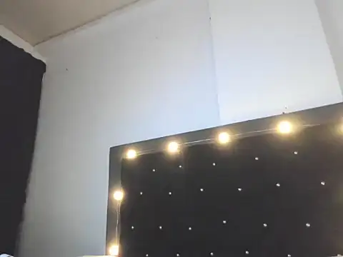 Snapshot of violetadumsper chatting on February 20, 2026, 6:26 am violetadumsper online show from February 20, 2026, 6:26 am