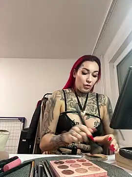 Mia-Fuchs online show from January 13, 2026, 1:42 am