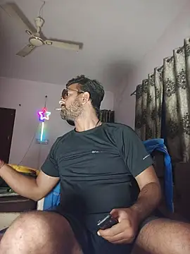 Snapshot of MAGNETICDADDY8 chatting on November 12, 2025, 5:06 pm MAGNETICDADDY8 online show from November 12, 2025, 5:06 pm