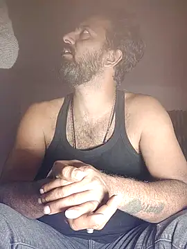 Snapshot of MAGNETICDADDY8 chatting on December 17, 2025, 1:32 am MAGNETICDADDY8 online show from December 17, 2025, 1:32 am