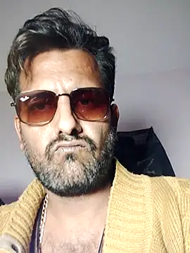 Snapshot of MAGNETICDADDY8 chatting on November 9, 2025, 5:44 am MAGNETICDADDY8 online show from November 9, 2025, 5:44 am