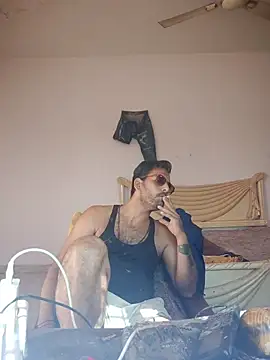 Snapshot of MAGNETICDADDY8 chatting on November 3, 2025, 8:07 am MAGNETICDADDY8 online show from November 3, 2025, 8:07 am