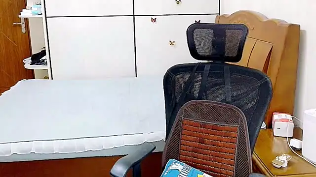 Strawberry baby online show from October 12, 2025, 1:23 pm