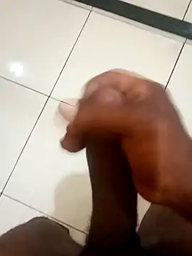 Snapshot of rodrig2107 chatting on February 10, 2026, 12:37 pm rodrig2107 online show from February 10, 2026, 12:37 pm