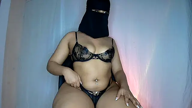 Snapshot of Amira_bayby chatting on February 16, 2026, 5:44 pm Amira bayby online show from February 16, 2026, 5:44 pm