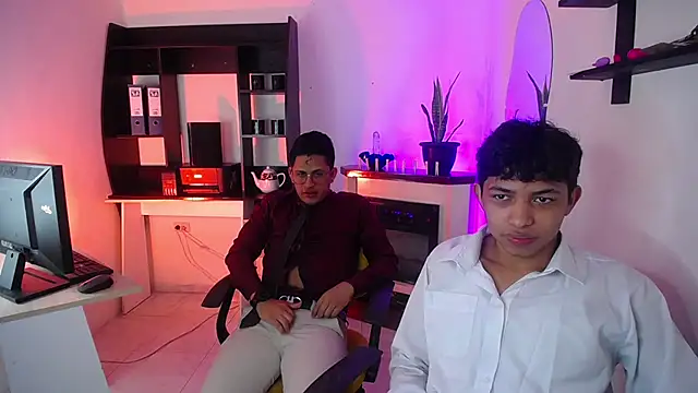 Snapshot of twinkmilk_ chatting on February 27, 2025, 11:50 am twinkmilk online show from February 27, 2025, 11:50 am