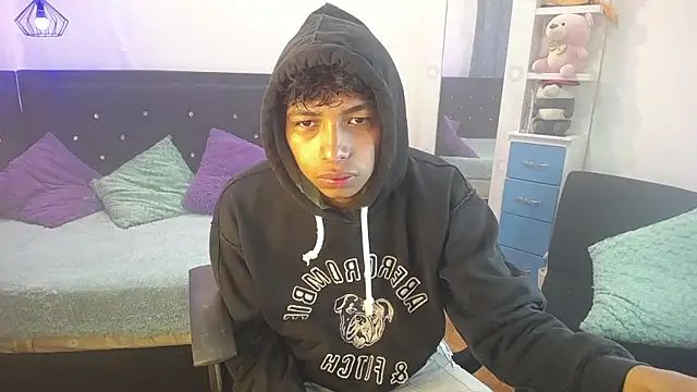 Snapshot of twinkmilk_ chatting on March 7, 2025, 2:12 pm twinkmilk online show from March 7, 2025, 2:12 pm