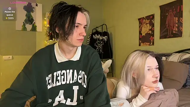 Snapshot of VeryRare_TwinS chatting on November 18, 2025, 10:02 pm VeryRare TwinS online show from November 18, 2025, 10:02 pm