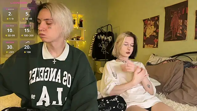 Snapshot of VeryRare_TwinS chatting on October 31, 2025, 8:27 pm VeryRare TwinS online show from October 31, 2025, 8:27 pm