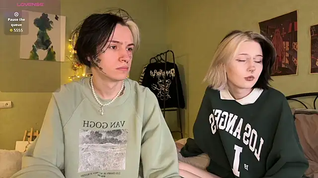 Snapshot of VeryRare_TwinS chatting on October 23, 2025, 10:08 pm VeryRare TwinS online show from October 23, 2025, 10:08 pm