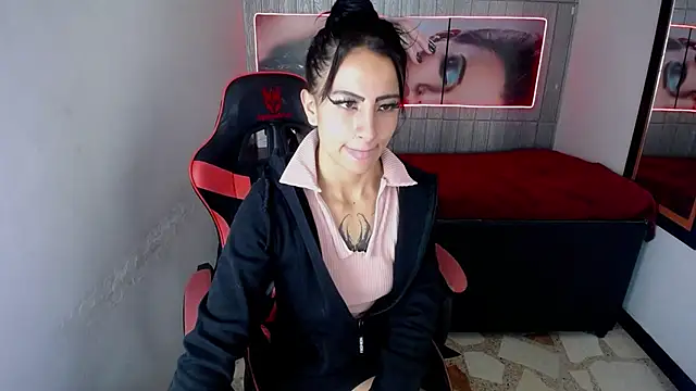 Anniee x online show from December 20, 2025, 1:14 pm