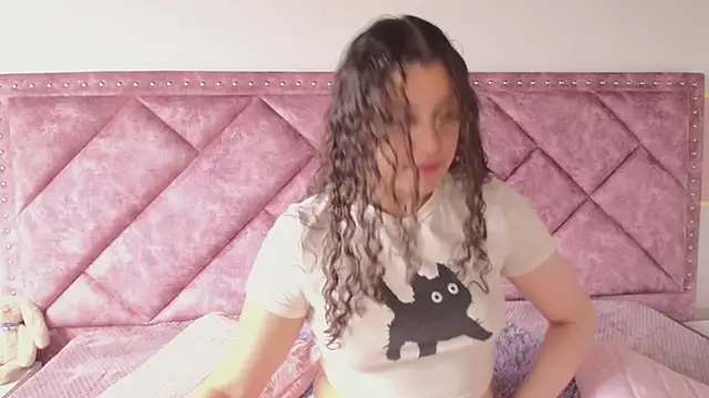 Snapshot of Charlotte__Miller chatting on March 22, 2025, 12:04 pm Charlotte Miller online show from March 22, 2025, 12:04 pm