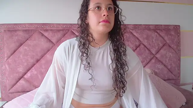 Snapshot of Charlotte__Miller chatting on March 20, 2025, 12:00 pm Charlotte Miller online show from March 20, 2025, 12:00 pm