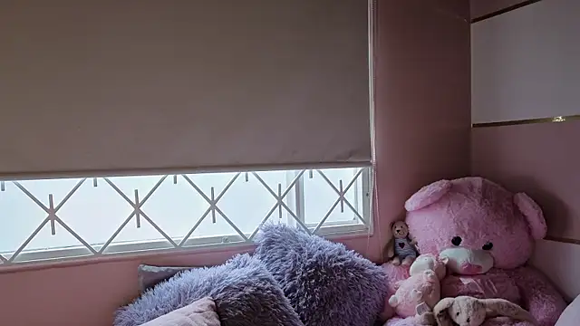 Snapshot of Charlotte__Miller chatting on September 28, 2025, 12:56 pm Charlotte Miller online show from September 28, 2025, 12:56 pm