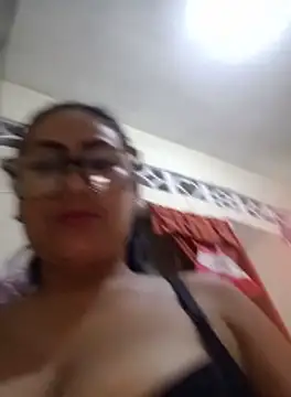 Snapshot of acuarela chatting on November 2, 2025, 3:11 am acuarela online show from November 2, 2025, 3:11 am