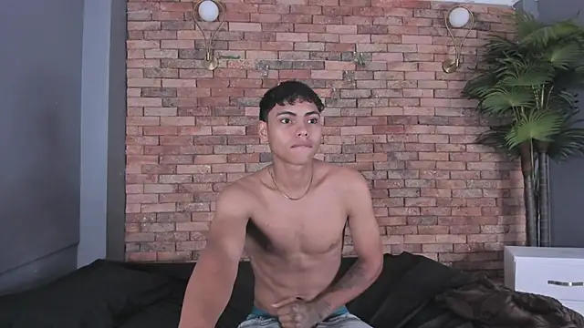 adam piarse01 online show from November 16, 2025, 5:17 pm