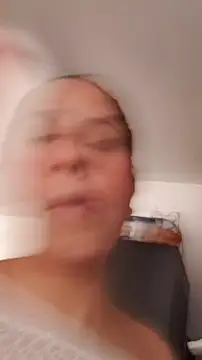 downsonMia online show from April 7, 2026, 1:35 pm