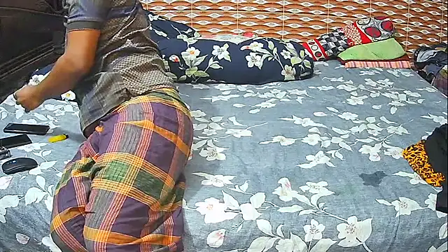 Hot Nila online show from April 10, 2026, 3:46 am