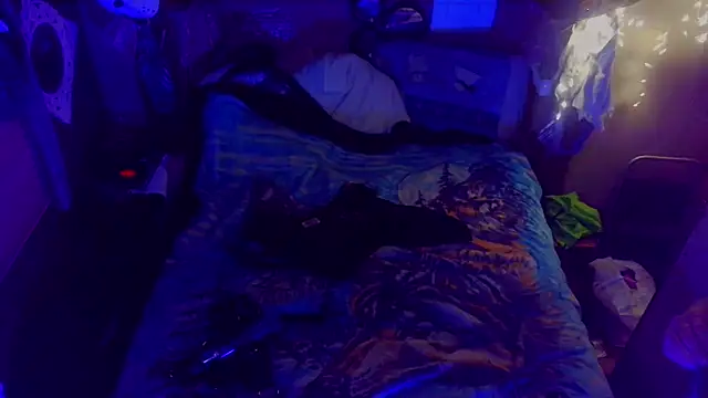 bluedragon0525 online show from October 21, 2025, 8:36 am