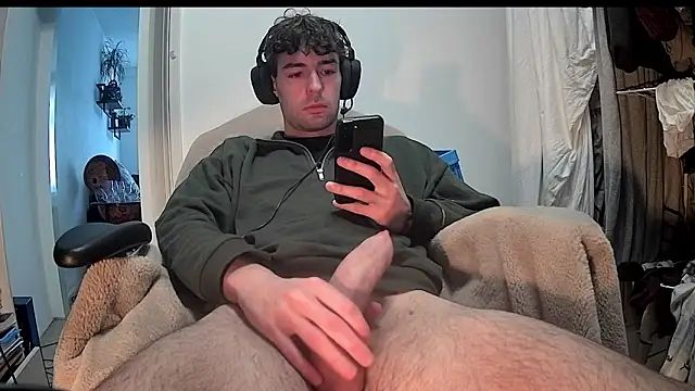 Snapshot of onesieboyx chatting on February 7, 2025, 2:15 pm onesieboyx online show from February 7, 2025, 2:15 pm