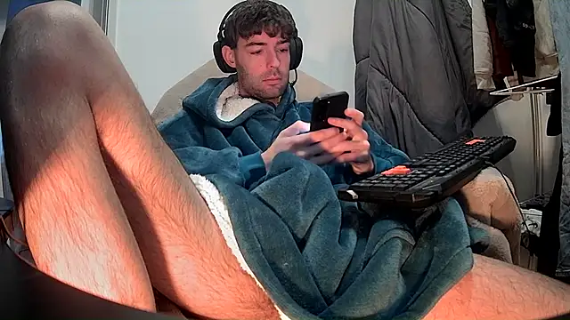 Snapshot of onesieboyx chatting on January 20, 2025, 1:53 pm onesieboyx online show from January 20, 2025, 1:53 pm