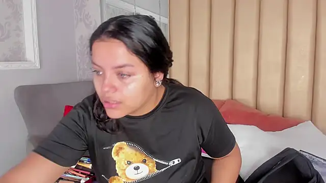 Snapshot of KonyBell chatting on November 15, 2025, 1:04 pm KonyBell online show from November 15, 2025, 1:04 pm