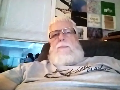 Snapshot of Futura_intx chatting on September 14, 2025, 12:33 am Futura intx online show from September 14, 2025, 12:33 am