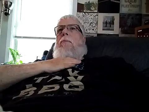 Snapshot of Futura_intx chatting on September 12, 2025, 7:35 pm Futura intx online show from September 12, 2025, 7:35 pm