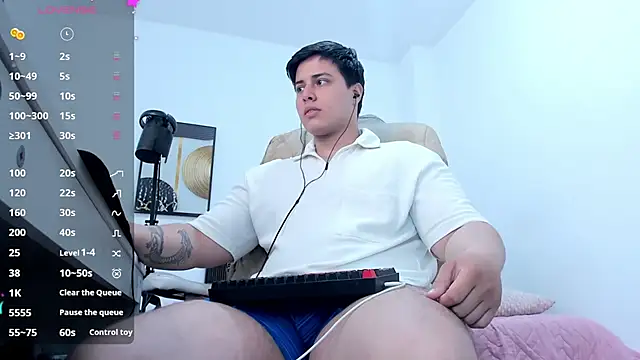 Snapshot of Thom_Ohtani chatting on October 19, 2025, 6:10 pm Thom Ohtani online show from October 19, 2025, 6:10 pm