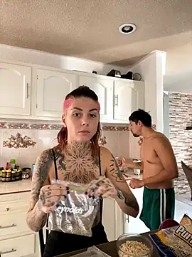 Izy cute  online show from November 18, 2025, 5:27 pm