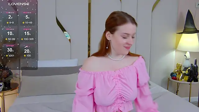 Snapshot of EllieGarson chatting on November 4, 2025, 5:28 pm EllieGarson online show from November 4, 2025, 5:28 pm