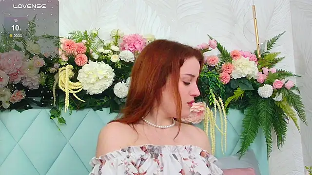 Snapshot of EllieGarson chatting on October 9, 2025, 5:13 pm EllieGarson online show from October 9, 2025, 5:13 pm