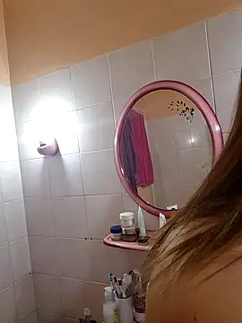 brune caliente online show from February 15, 2025, 6:55 pm